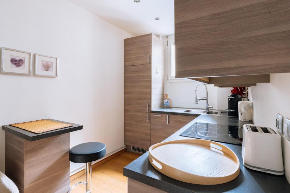 Spacious & Stylish 2BD Apartment Beaugrenelle! - image 6