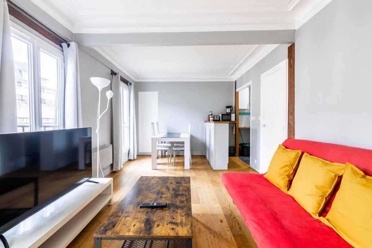 Luxurious 2 Bedroom Tour Eiffel Bourdonnais Free Netflix - main image