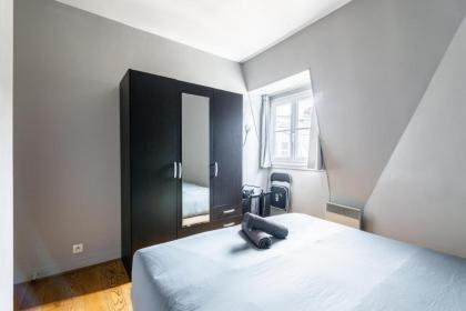 Luxurious 2 Bedroom Tour Eiffel Bourdonnais Free Netflix - image 17