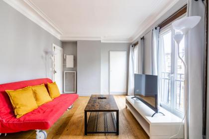 Luxurious 2 Bedroom Tour Eiffel Bourdonnais Free Netflix - image 2