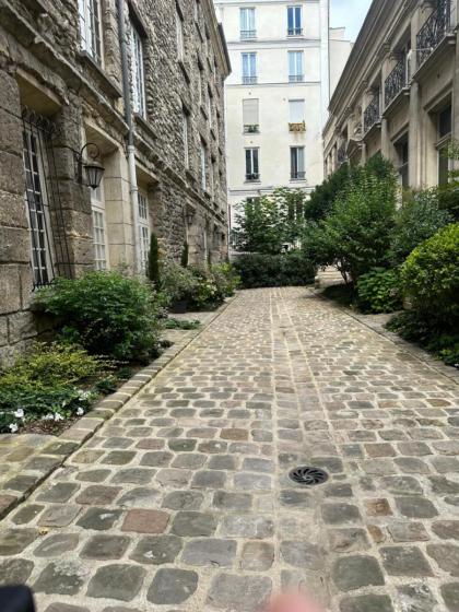 Paris exclusif quartier latin avec jardin charme fou !