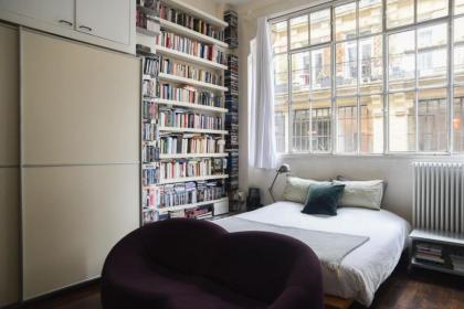 Spacious 141 m family nest in Paris 10th district - image 11