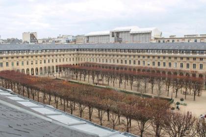 Cocoon of love in the gardens of the Royal Palace - image 18