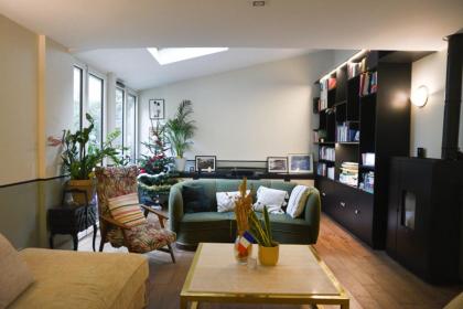 Comfortable 150 m house in the heart of Paris - image 2