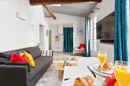 Eiffel Tower & Champ de Mars - CityApartmentStay