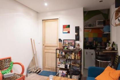 Cozy studio near the Moulin Rouge in Paris 18th - image 3