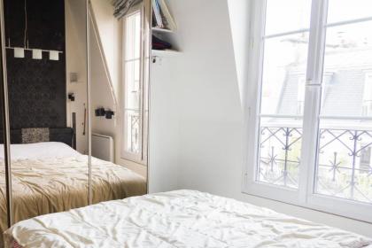 Superb Apt With A Balcony At The Heart Of Paris ! - image 6