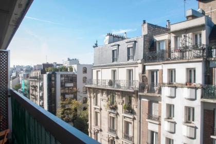 Cosy apartment with balcony in the heart of Paris - image 14