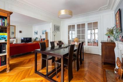 Spacious and pleasant nest 2 steps from Montmartre - image 11