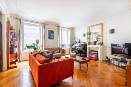 Spacious and pleasant nest 2 steps from Montmartre - image 15