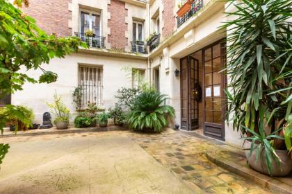 Spacious and pleasant nest 2 steps from Montmartre - image 5