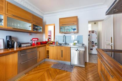 Spacious and pleasant nest 2 steps from Montmartre - image 8