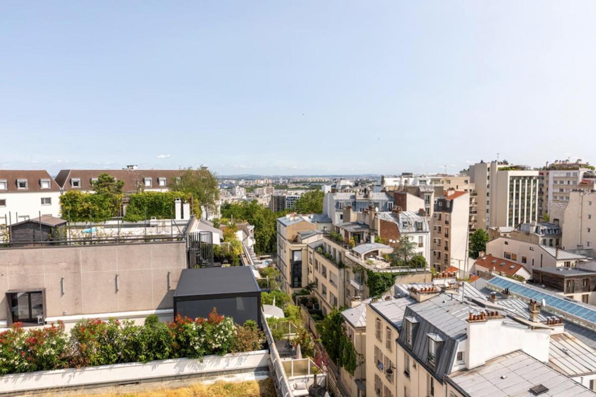 Family cocoon in Buttes-Chaumont - main image