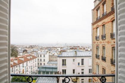 Stylishly Decorated 2BD Apartment Montmatre! - image 18