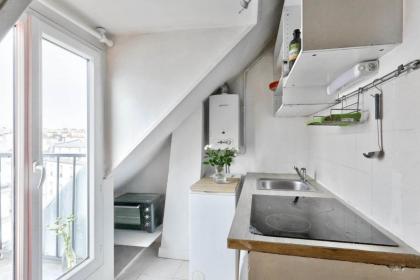 Charming 3-person apartment in the heart of the Marais - image 12