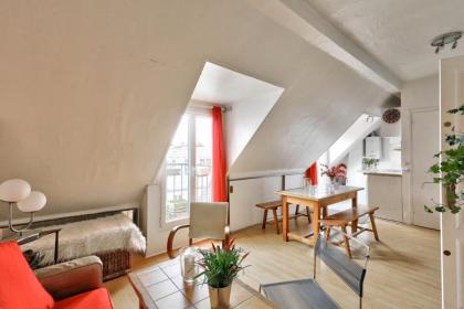 Charming 3-person apartment in the heart of the Marais - image 3