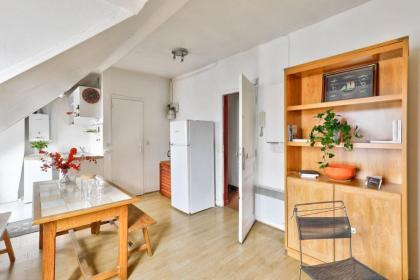 Charming 3-person apartment in the heart of the Marais - image 8