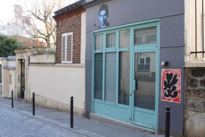 Charming little duplex house in Paris 18th - image 15