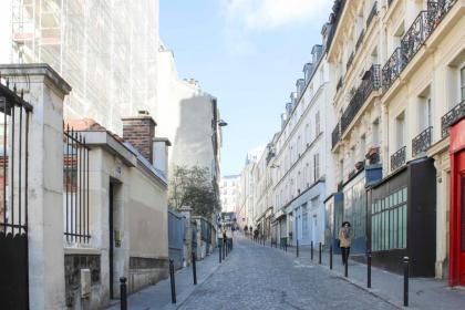 Charming little duplex house in Paris 18th - image 16